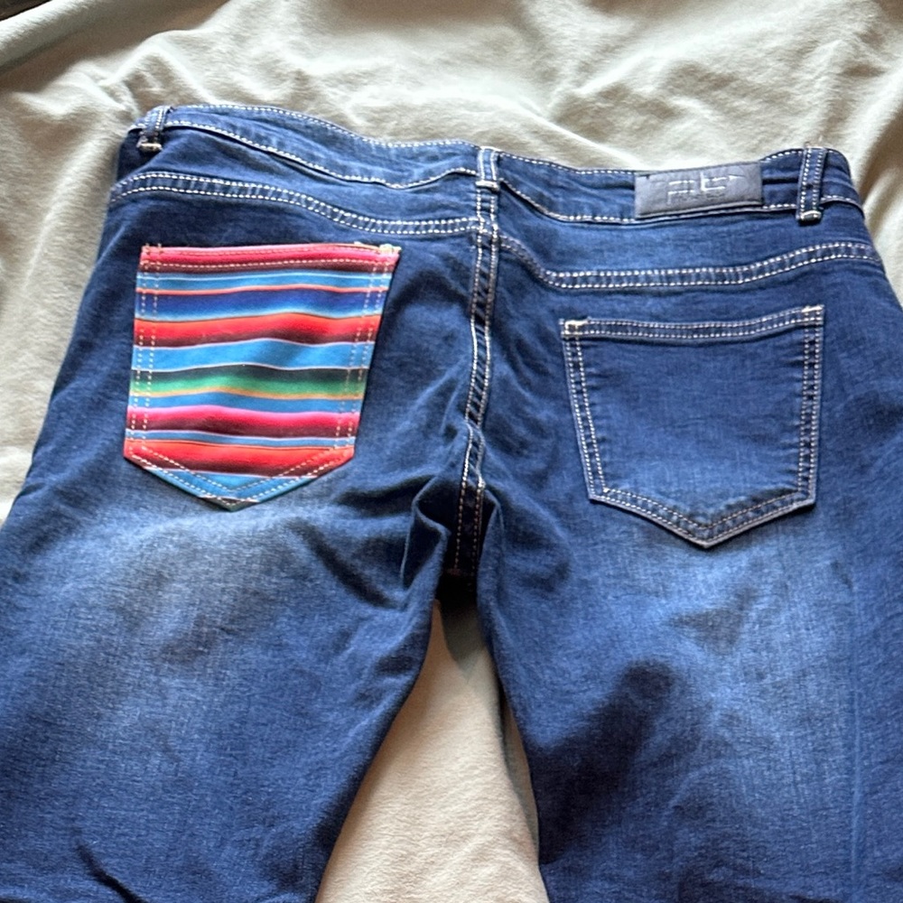 Ranch Dress’n serape pocket jeans size 32 x 34